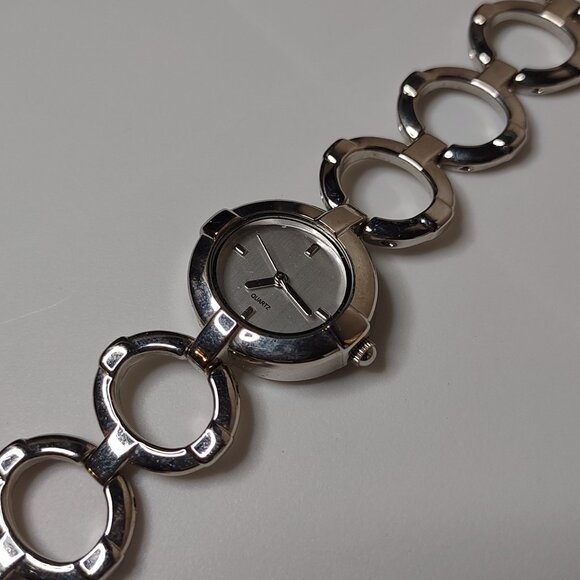 Silver Tone Metal Watch With Oval Link Band - Picture 1 of 14